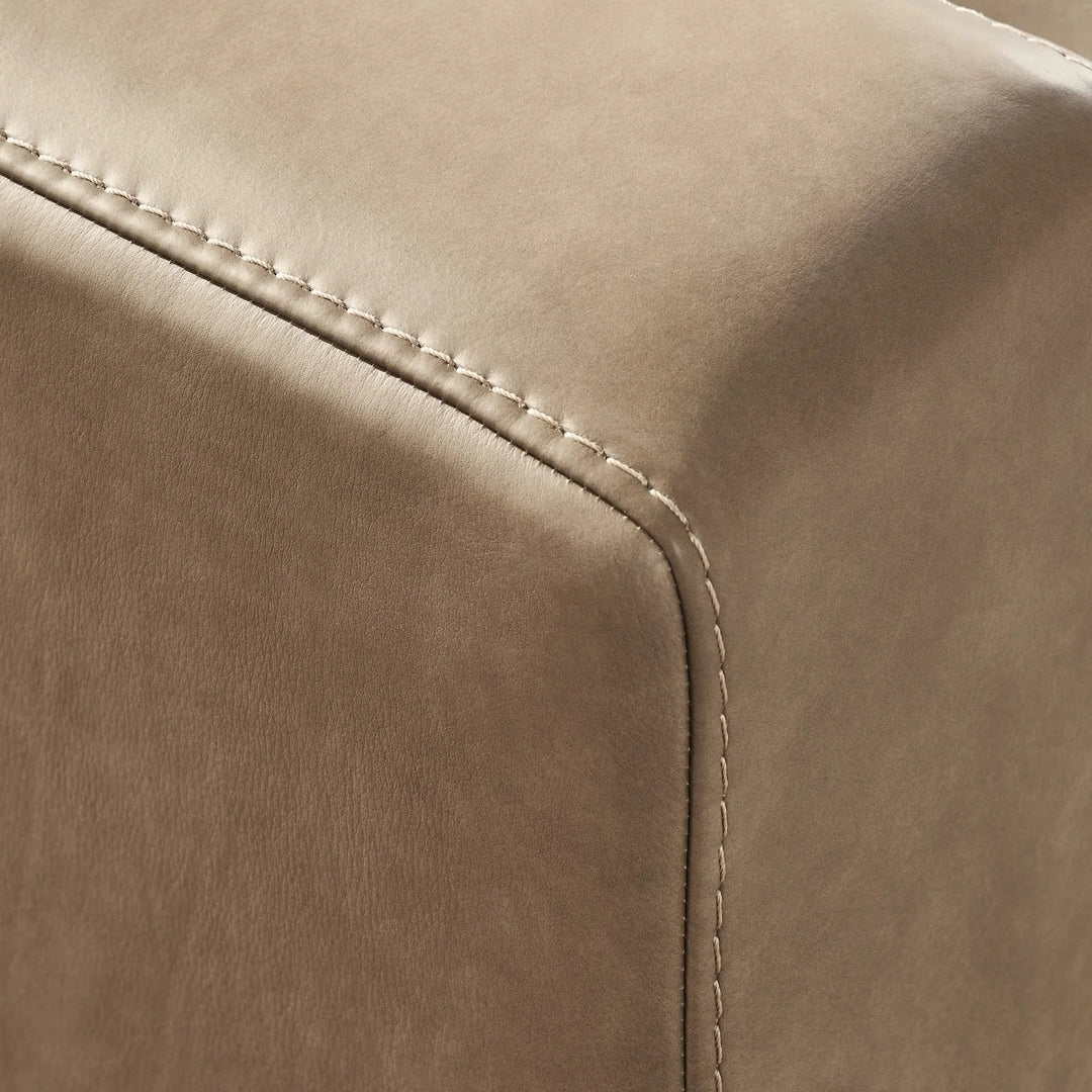 76106S17 Veronella 5-Piece Sectional Sofa In Leather Upholstery - Sahara | Benchcraft By Ashley