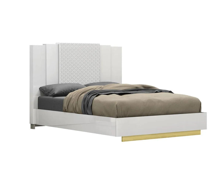 Hannah Bed Providing Maximum Comfort For Luxurious and Cozy Atmosphere