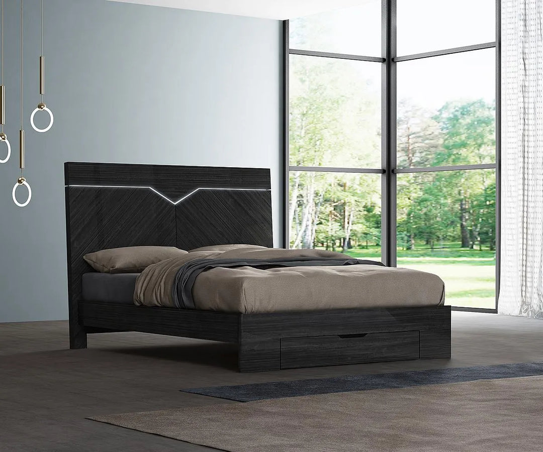 Emilio Bed Set Collection Grey Angley with this Versatile and Luxurious Look