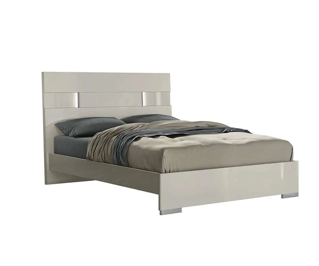 Aurora Bed Luxurious Comes with Modern Decor