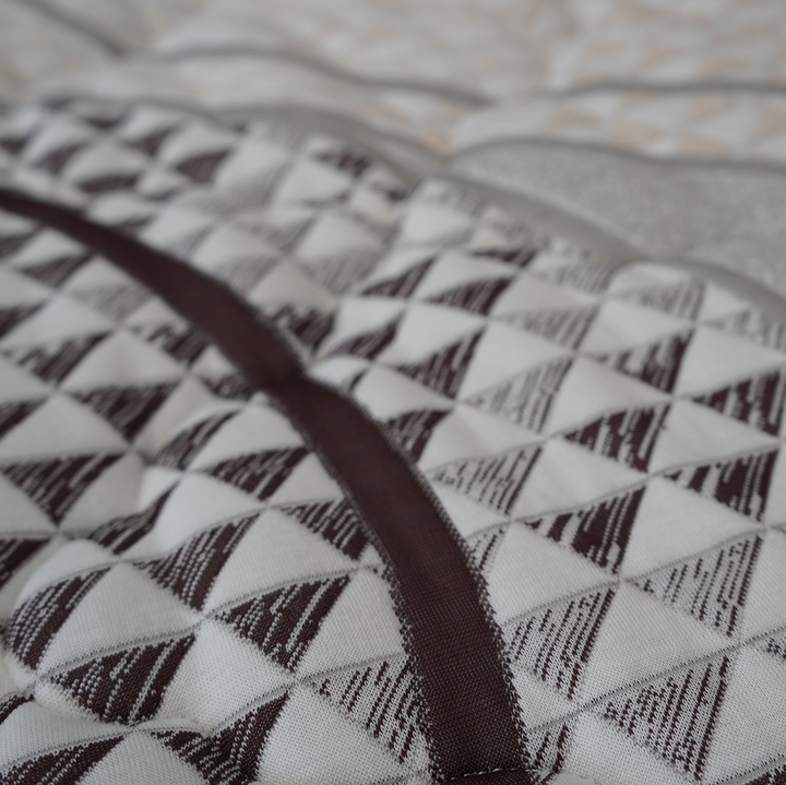 Melody Plush Mattress | Hybrid Pocket Coil Construction, 4" Pillow Top &amp; One-sided Design